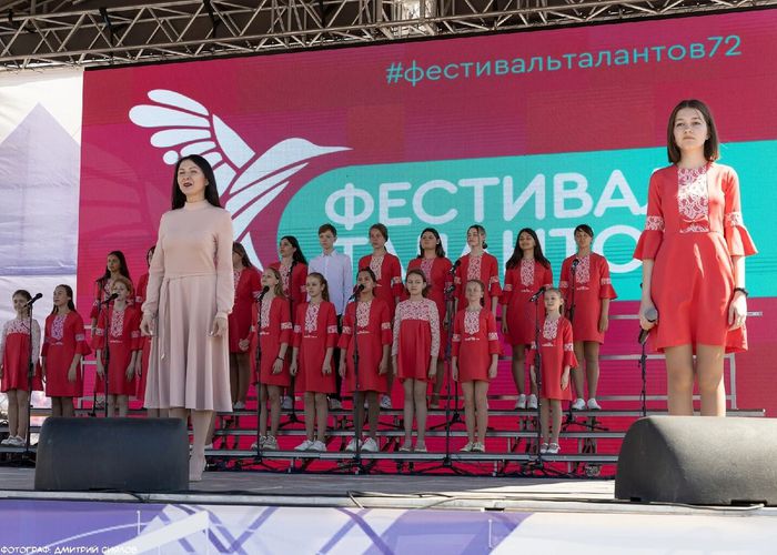 Детский образцовый хоровой коллектив "Сибирята" во время участия в "Фестивале талантов" 2022г.